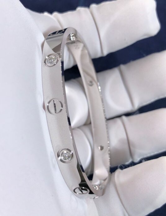 BRACELET AMOUR EN OR BLANC 18K DIAMANTS 4 CÔTÉS