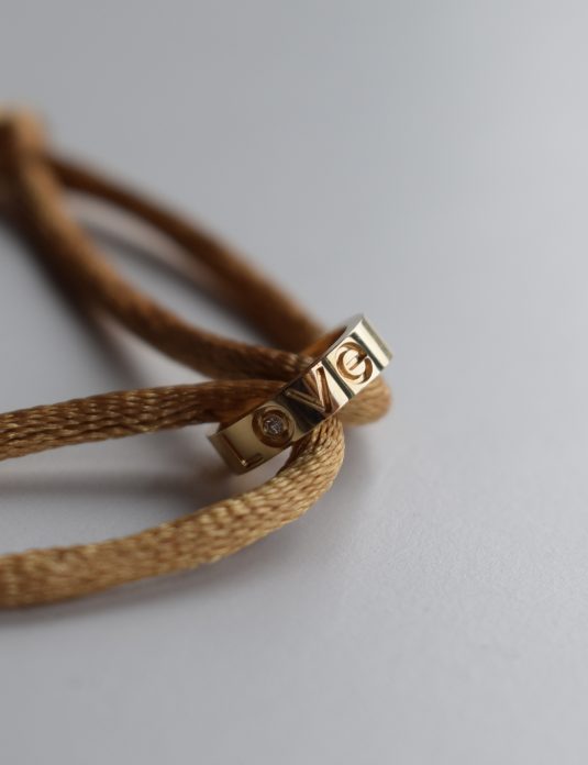 Bracelet Love en or 18 carats, soie oj exclusive11111 à l&#39;échelle