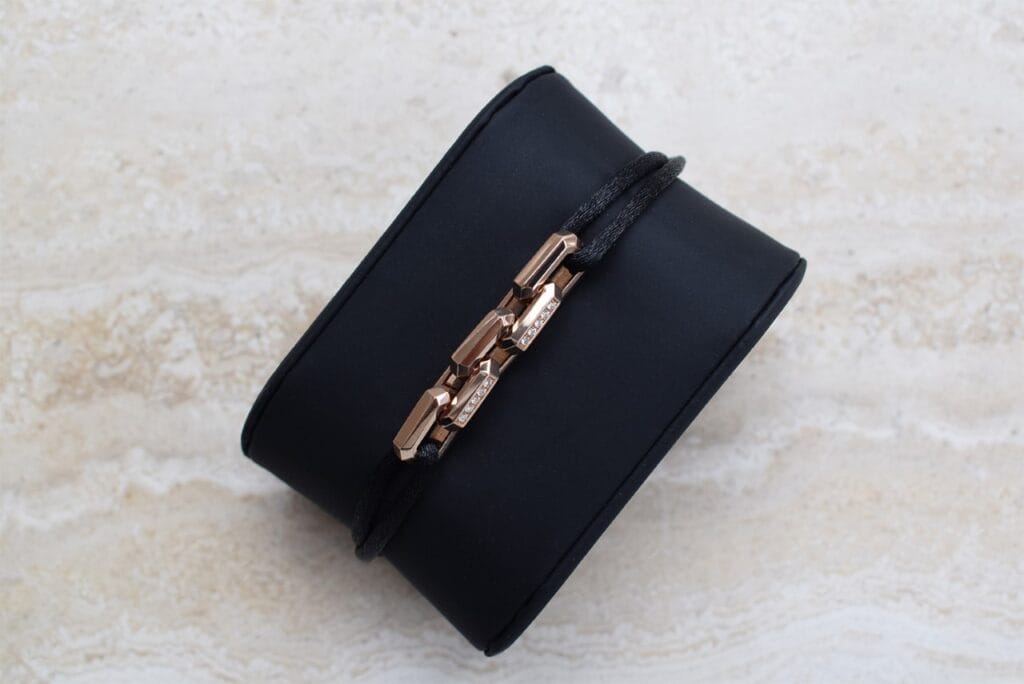 سوار حرير من الذهب الوردي عيار 18 قيراطًا مرصع بالألماس