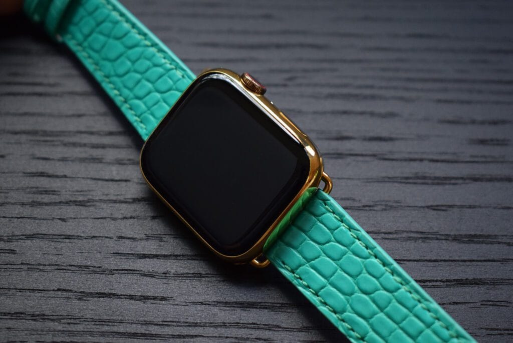 24k gold apple watch 8 crocodile strap tiffany side