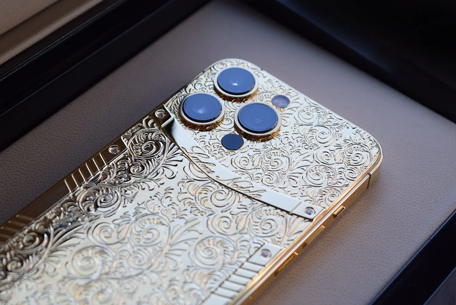 Apple iPhone 15 pro max シルバー 本体 iPhone 15 Pro Max｜価格比較・SIMフリー・最新情報 - 価格.com