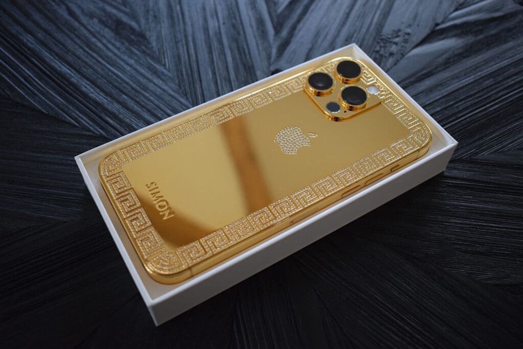 iPhone 14 Pro en or 24 carats avec Swarovski