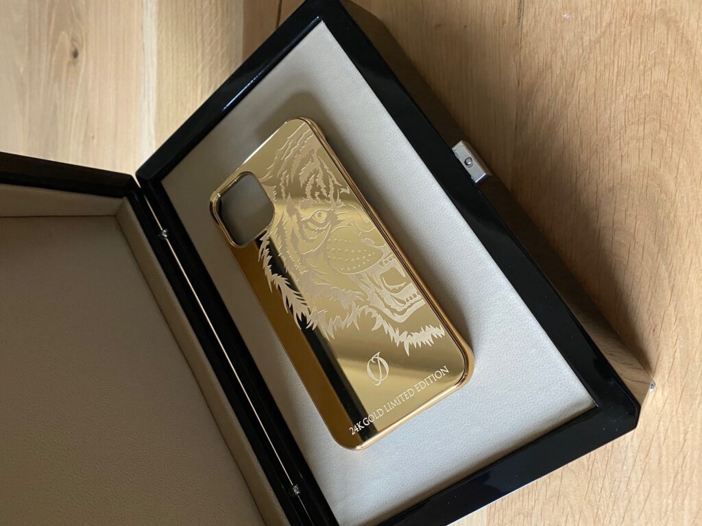 24k gold iphone case 14 pro max lion engraving1