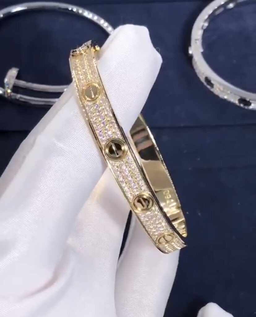 32D5B98E 2F42 4A9B A570 845D92D29FAE