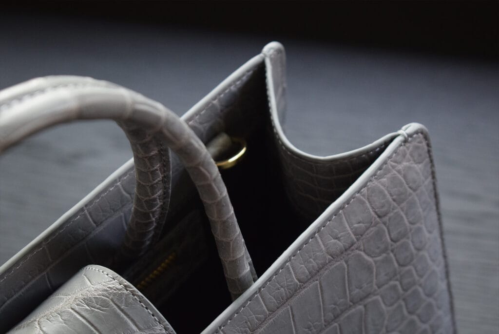 Sac fourre-tout en crocodile gris