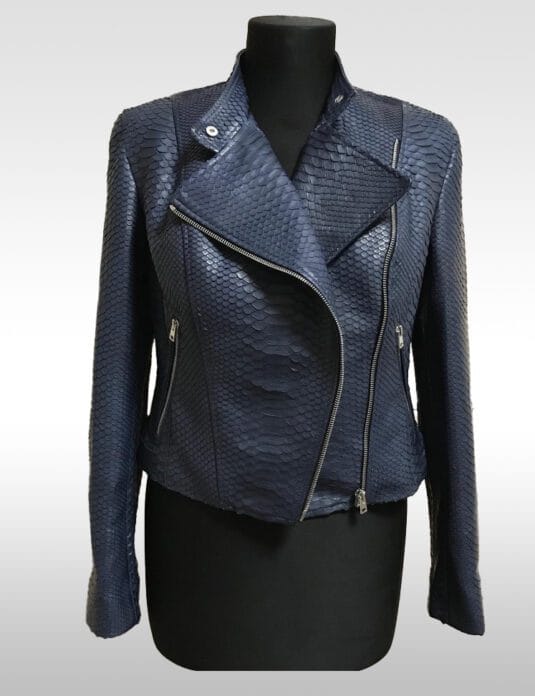 جاكيت نسائي من جلد الثعبان الأزرق مفتوح من OJ حصريًا