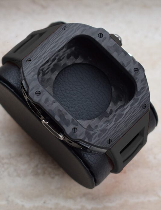 حافظة ساعة أبل ألترا كاربون ريتشارد ميل بسوار أسود