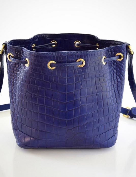 bolso de mano de cocodrilo azul