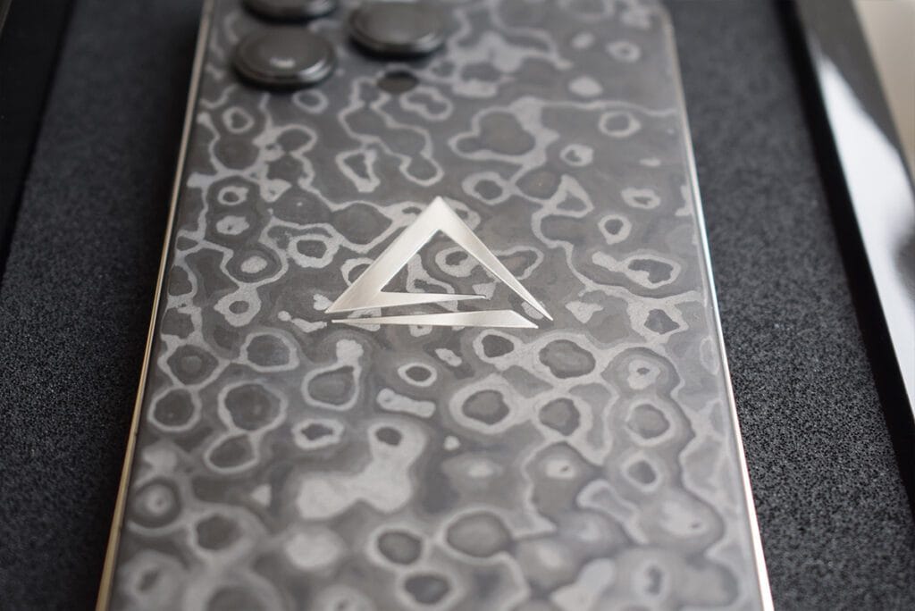 custom iphone 14 pro max carbon camouflage silver logo