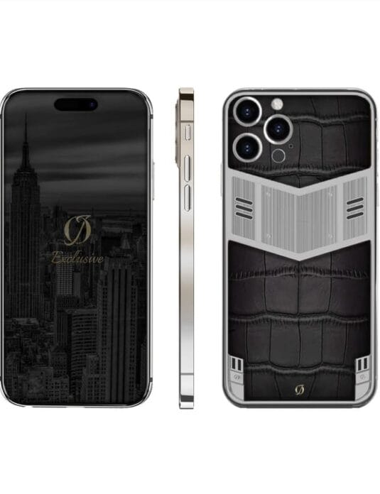 iPhone 15 Pro Max argenté avec motif crocodile en V